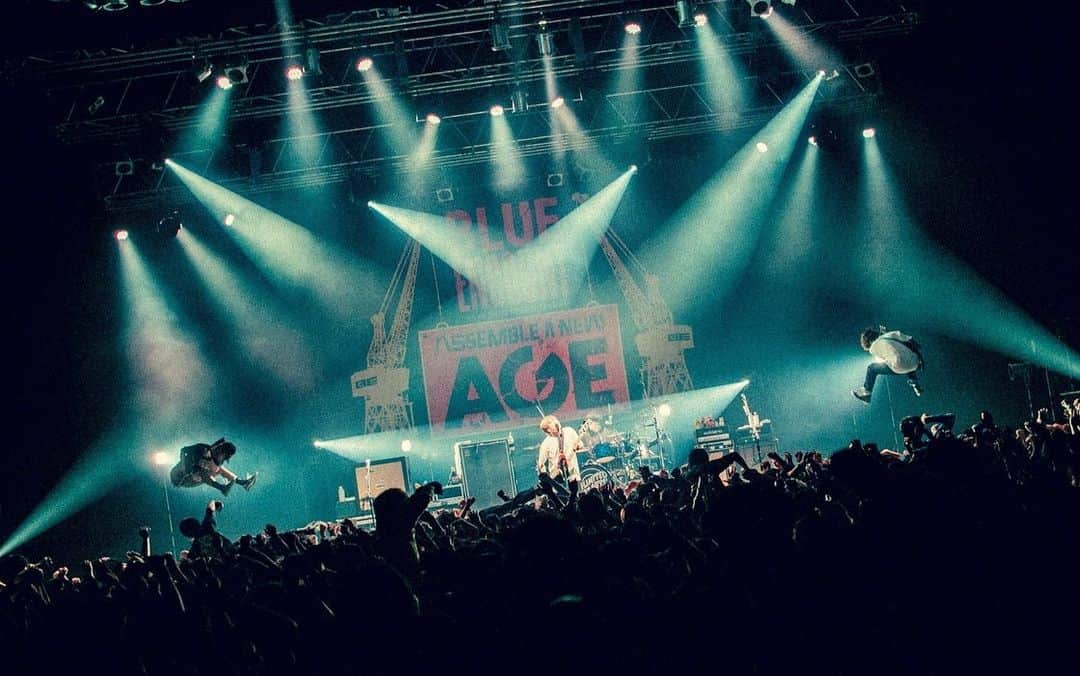 HIROKAZさんのインスタグラム写真 - (HIROKAZInstagram)「BLUE ENCOUNT 2MAN TOUR 2023『ASSEMBLE A NEW AGE』  Zepp Nagoya( 2023.10.12 )  ヤマダ📸( @yamada_mphoto )  ブルエンツアー名古屋あざしたー！久々の2マン誘ってくれてありがとやで！明日は大阪〜👀」10月12日 22時00分 - hirokaz04ls