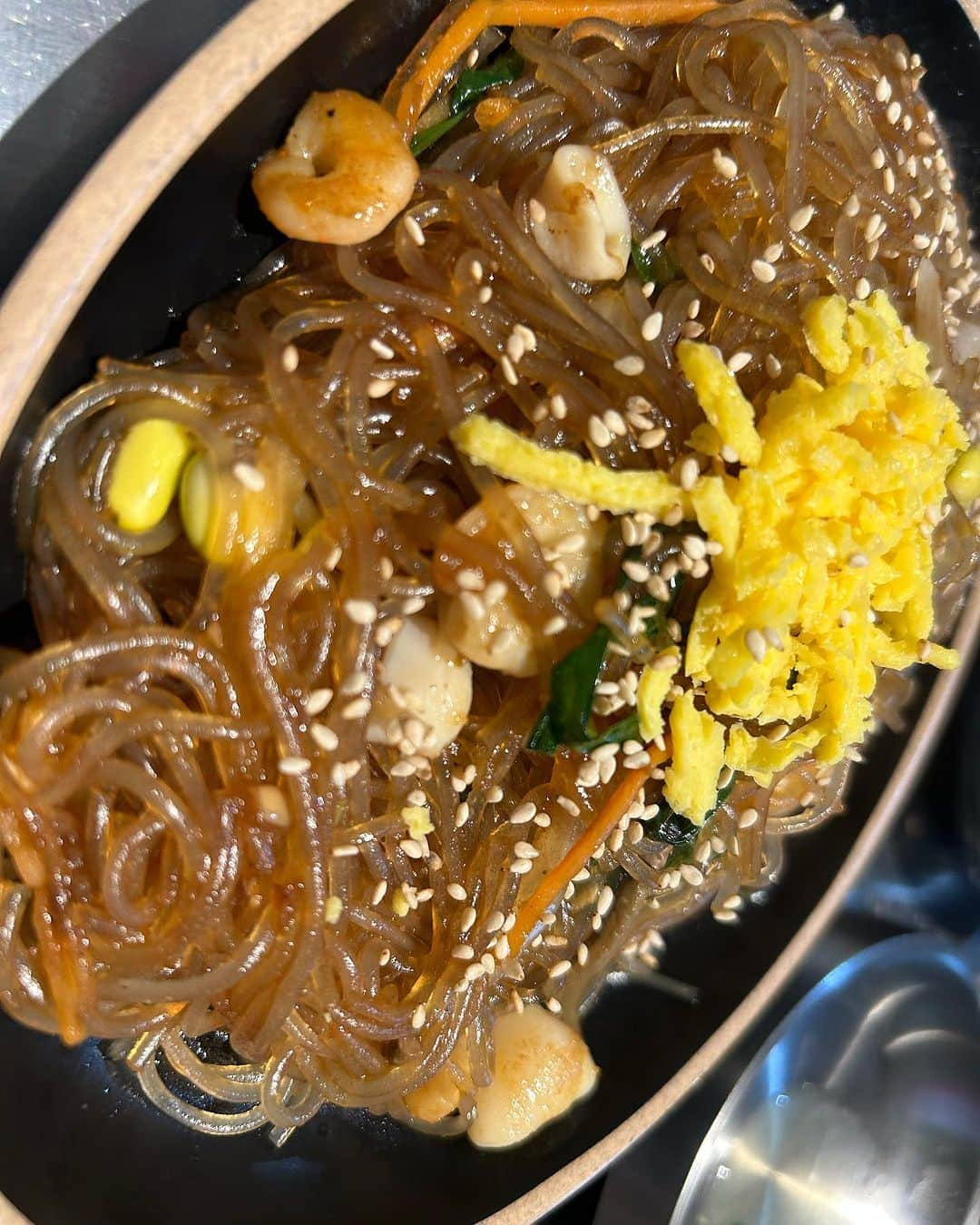 世手子さんのインスタグラム写真 - (世手子Instagram)「PR  Enjoy Korean food with your family🇰🇷 My son likes geranchim and carrot namul🍳🥕 Patbingsu is also really delicious🧊🍫 @apuro_tokyo_asakusa  #浅草ランチ #浅草デート #東京韓国料理 #浅草ディナー #浅草韓国料理 #あぷろ浅草 #浅草グルメ #ピンス 行ってきたよ（≧∇≦） 家族で #韓国料理 楽しいね😀 オシャレな店内はお料理も抜群(*^ω^*) 子供からお年寄りまで楽しめる(＾ｰ^) 塩分も自分で調整できるので素晴らしい(*≧∀≦*)  浅草にきてよかった(*´-`) 寿司太郎はんは #ケランチム がお気に入り(〃ω〃) フライドチキンはポテト付き🍟 海鮮チヂミも最高（＾_＾） レトロな雰囲気が可愛いお店です(^_^) ピビンパも美味しい(=´∀｀) チャプチェも美味しすぎ(*´∀｀*) デザートは #パッピンス  チョコ美味しすぎた♪(´ε｀ ) お子様大興奮٩( 'ω' )و」10月12日 22時01分 - rojide