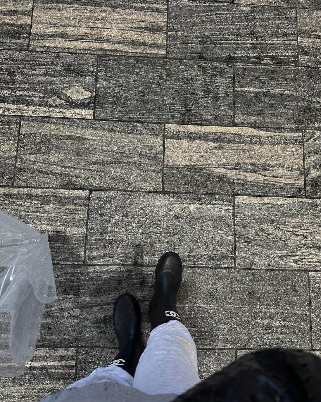 Mのインスタグラム：「RAINY DAY☔️ #CHANEL」