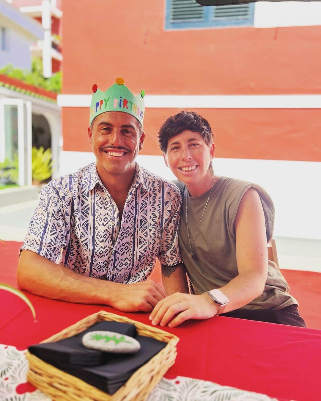 カルラ・スアレス・ナバロのインスタグラム：「¡¡Te llegaron los 40!!  🎉🎊🎈🎉🎊🎈 😍 Muchas felicidades ❤️ @elboca」