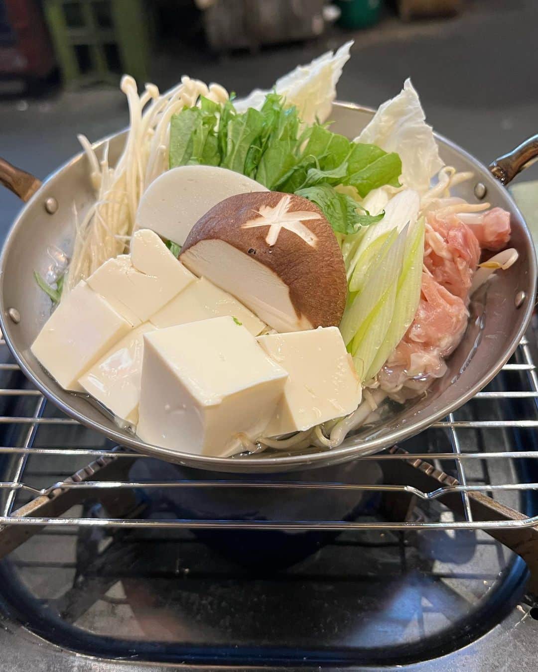 佐藤竜雄のインスタグラム：「晩飯食べてなかったんで湯豆腐 #高円寺 #馬力 #腹ぺこ #たんぱく質 #ホッピー」