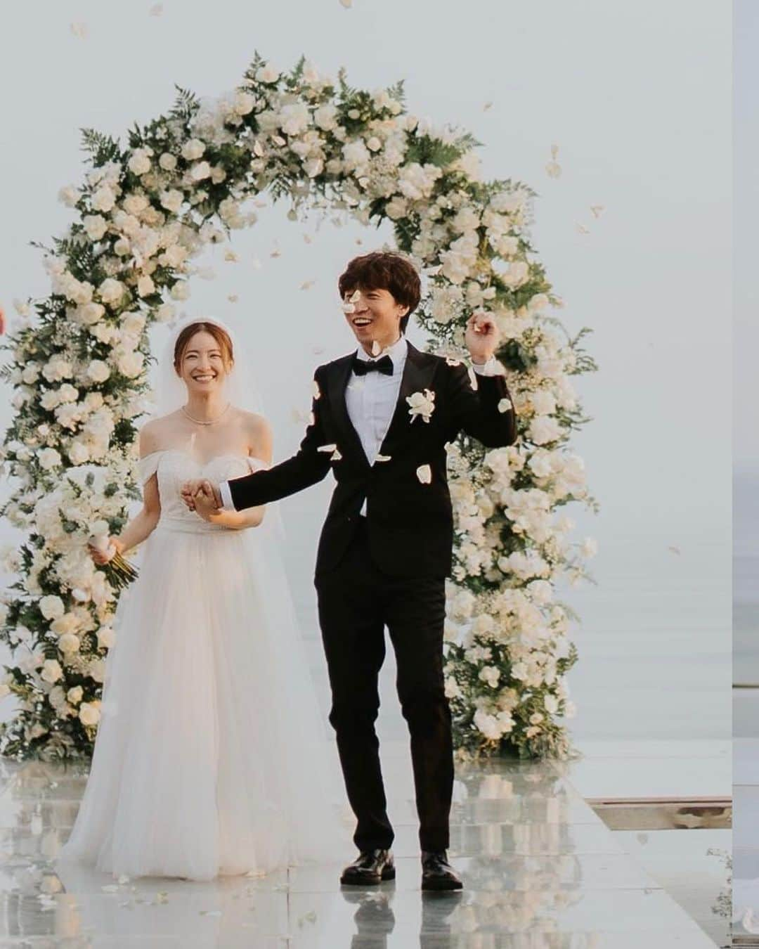 Giann Chanさんのインスタグラム写真 - (Giann ChanInstagram)「Officially “Mr.” and “Mrs.” 💍 One day down, forever to go. 👰🏻‍♀️🤵🏻 07.10.2023   Wedding gown: @rosa_clara  Makeup: @cherryjks  Hair: @noey_makeup  Photographer: @flipmaxphotography  Venue: @thesurga.bali   #Bigday #Weddingday #Bali」10月12日 22時25分 - chan.tsz.ying