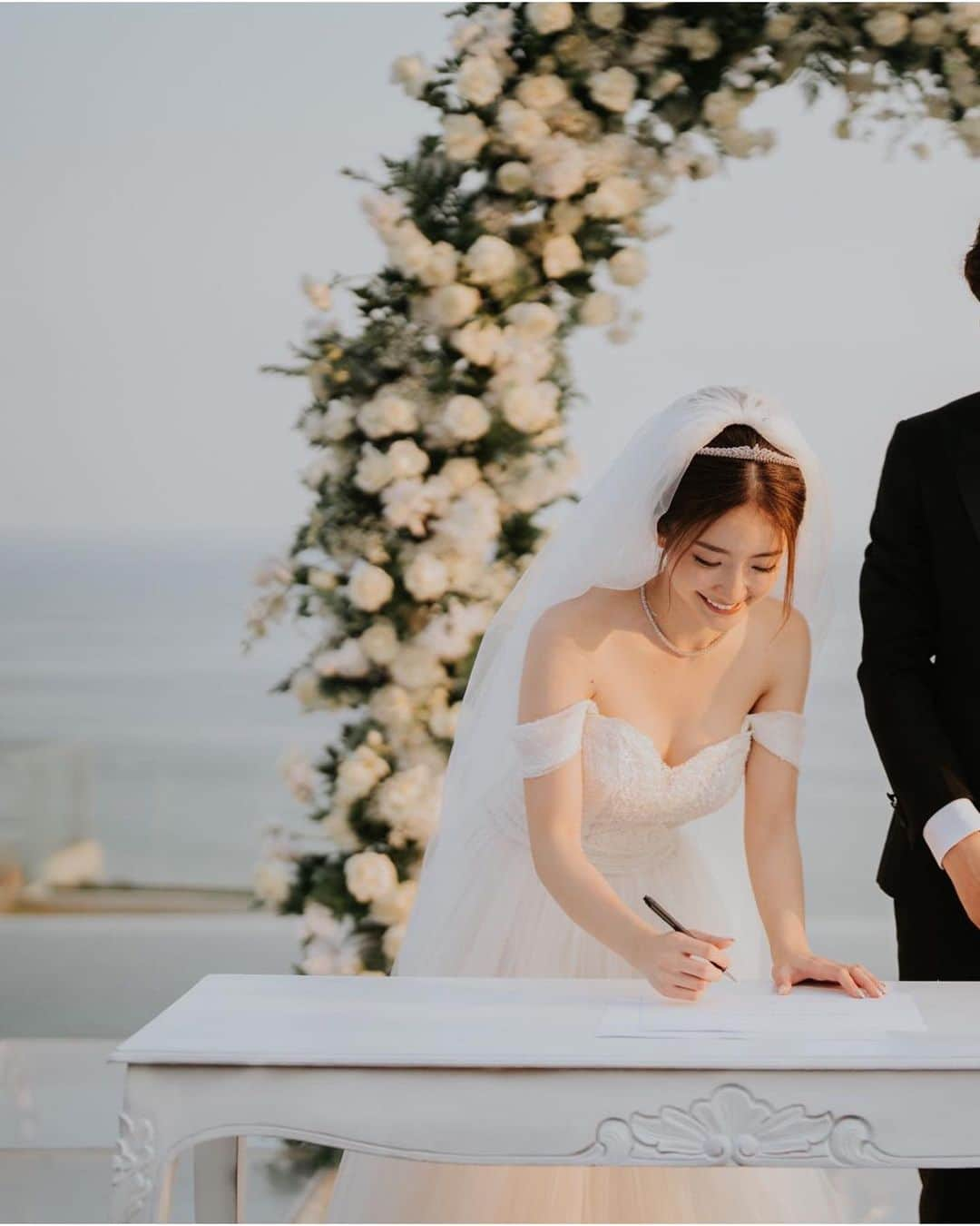 Giann Chanさんのインスタグラム写真 - (Giann ChanInstagram)「Officially “Mr.” and “Mrs.” 💍 One day down, forever to go. 👰🏻‍♀️🤵🏻 07.10.2023   Wedding gown: @rosa_clara  Makeup: @cherryjks  Hair: @noey_makeup  Photographer: @flipmaxphotography  Venue: @thesurga.bali   #Bigday #Weddingday #Bali」10月12日 22時25分 - chan.tsz.ying