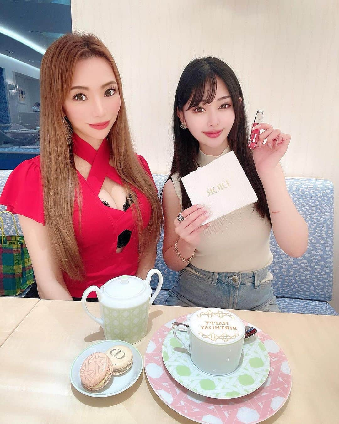 明星優花さんのインスタグラム写真 - (明星優花Instagram)「DIORの食器🍽️きゃゎでした😍 素敵なおうち買って… 素敵な食器揃えたい😍  #DIOR #食器 #おしゃれ  #おしゃれさんと繋がりたい  #おしゃれカフェ  #インスタ女子 #インスタグルメ #インスタグラマー #インスタ映え #インスタ映えスポット  #インスタ映えスイーツ  #インスタ映えカフェ  #インフルエンサー #インフルエンサー募集  #TikTok #女社長 #女性起業家 #誕生日 #誕生日プレゼント  #誕生日おめでとう  #誕生日祝い  #誕生日パーティー  #誕生日会 #バースデー #バースデーフォト  #birthday #birthdaypresent  #birthdayparty  #おめでとう」10月12日 22時25分 - yuka1219yuka