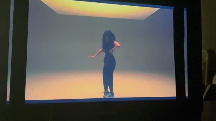 遥海のインスタグラム：「ここ最近踊る機会があって、、w 筋肉痛が😂  昔の動画みつけた〜！懐かしい。 @mona712 monaさんの振り付け本当に好き。」