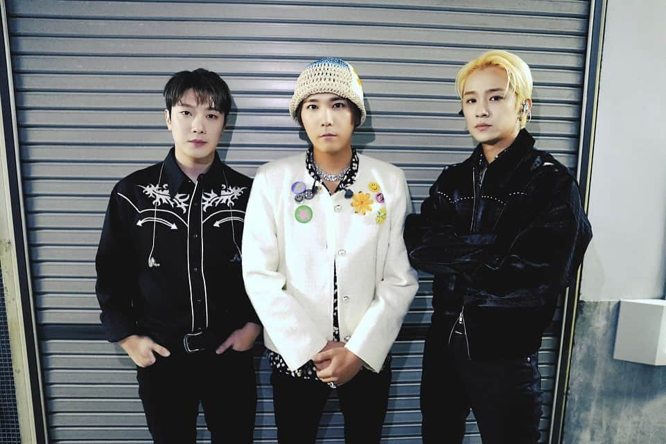 イ・ジェジンのインスタグラム：「FTISLAND <—> PRIMADONNA 🤼」