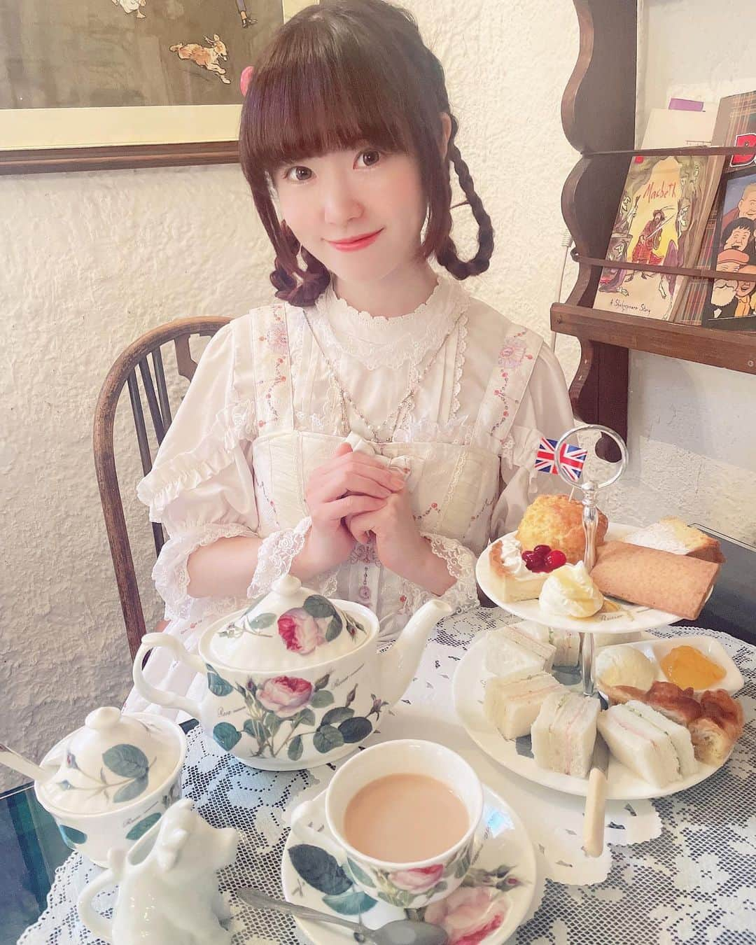 永井杏樹さんのインスタグラム写真 - (永井杏樹Instagram)「  🫧🫖🥞💗  #英国村 #京都 #アフターヌーンティー #ヨーロッパ風 #アンティーク #ロリータ #ロリータファッション #lolita #kawaii  #lolitafashion #クラシカルロリータ #classiclolita  #永井杏樹 #アイドル #ミルハニ」10月12日 22時39分 - anju914_mh