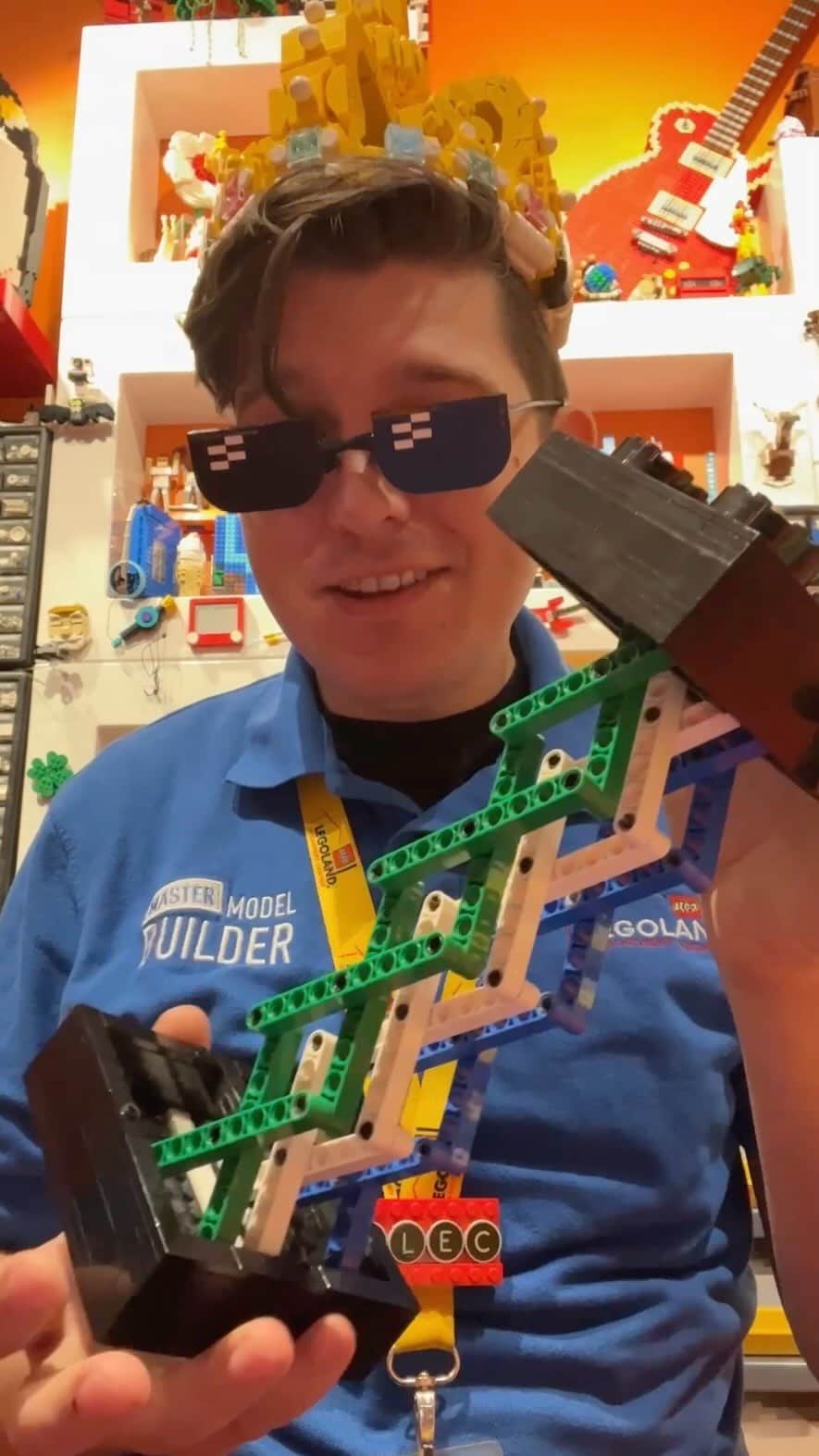 LEGOのインスタグラム：「Master Builder Alec is on it! He’s spending World Play Day handing out brick mix Play Missions to his colleagues at @ldc_arizona ❤️  Do you know anyone who needs a bit of extra play in their lives? Well, TODAY is the day to do it – why don’t you give them a Play Mission? And if you’re looking for inspo for one of those, drop a 🧱 in the comments and we shall provide...  #SuperpowerOfPlay #WorldPlayDay」