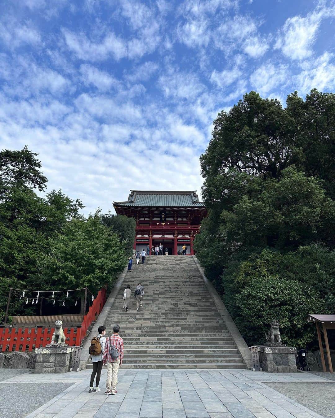 諸星みゆさんのインスタグラム写真 - (諸星みゆInstagram)「🤍 ⁡ 鶴ケ丘八幡宮行ってきました🕊‎✨️ ⁡ 天気悪かったけど 少しだけ青空見えていい気分☀️ ⁡ 鳩さんパラダイスでびっくりした…笑  まさかの帽子もお洋服上下も スニーカーもかばんも @snidel_official 🫶 ⁡ ┈┈┈┈┈┈┈┈┈┈┈┈┈┈┈┈┈┈┈┈ ⁡ 📍鎌倉鶴ケ丘八幡宮 ⁡ ┈┈┈┈┈┈┈┈┈┈┈┈┈┈┈┈┈┈┈┈  #鎌倉  #鎌倉観光  #鶴ケ丘八幡宮  #鎌倉鶴ケ丘八幡宮  #鎌倉散歩」10月12日 22時34分 - miyucheese.ig