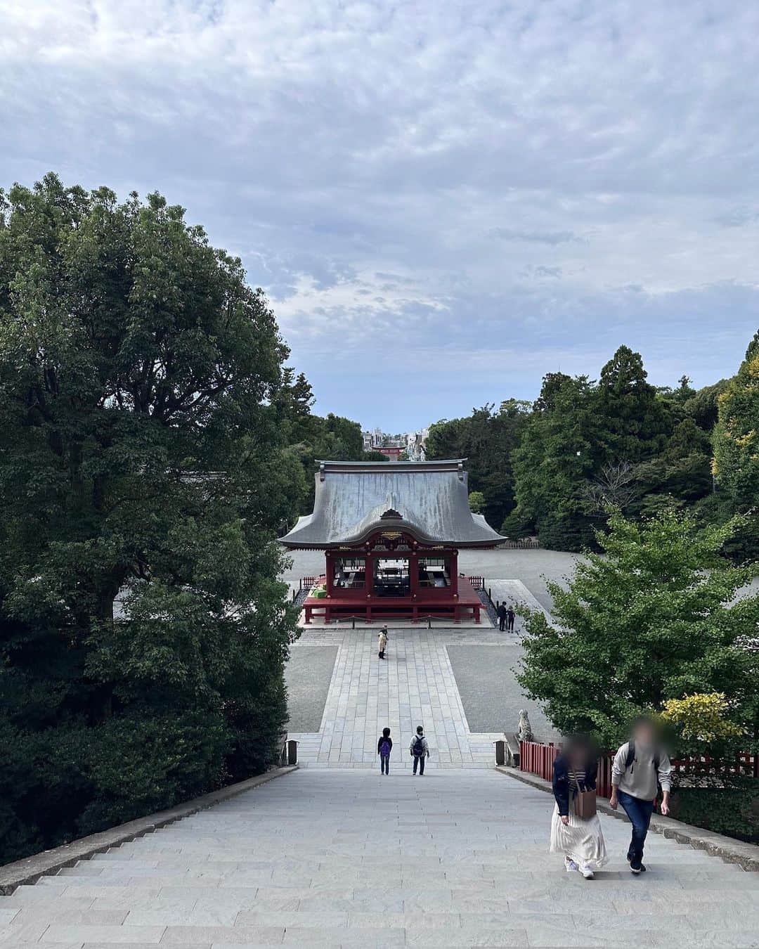 諸星みゆさんのインスタグラム写真 - (諸星みゆInstagram)「🤍 ⁡ 鶴ケ丘八幡宮行ってきました🕊‎✨️ ⁡ 天気悪かったけど 少しだけ青空見えていい気分☀️ ⁡ 鳩さんパラダイスでびっくりした…笑  まさかの帽子もお洋服上下も スニーカーもかばんも @snidel_official 🫶 ⁡ ┈┈┈┈┈┈┈┈┈┈┈┈┈┈┈┈┈┈┈┈ ⁡ 📍鎌倉鶴ケ丘八幡宮 ⁡ ┈┈┈┈┈┈┈┈┈┈┈┈┈┈┈┈┈┈┈┈  #鎌倉  #鎌倉観光  #鶴ケ丘八幡宮  #鎌倉鶴ケ丘八幡宮  #鎌倉散歩」10月12日 22時34分 - miyucheese.ig