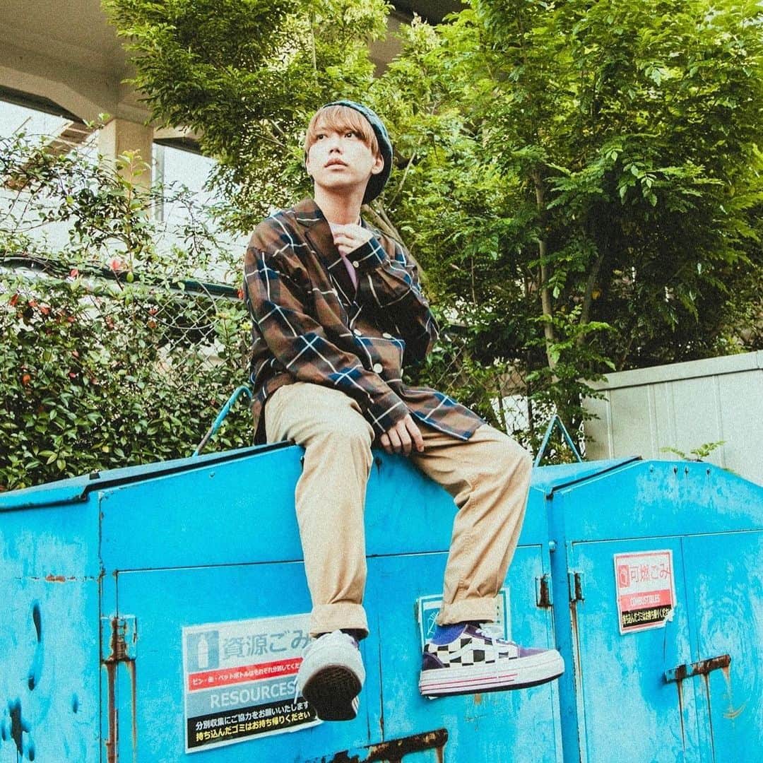 GENのインスタグラム：「2023.10.12 Zepp Nagoya  BLUE ENCOUNT 2MAN TOUR 2023 『ASSEMBLE A NEW AGE』 ブルエンのツアー初日に呼んでもらいました。やっぱり秋はチェック着たくなるよね。ライブはトーキングヘッズ x stussyを来て臨みました。今から田邊とサウナ打ち上げして来る🧖 photo by @yamada_mphoto」