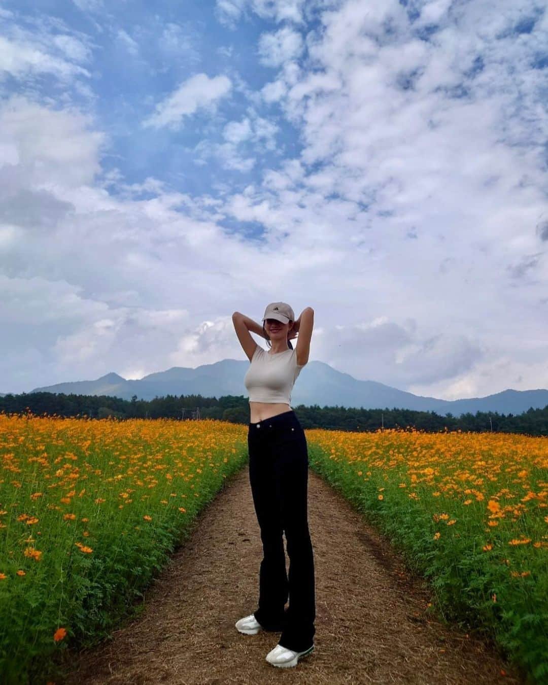 水上桃華さんのインスタグラム写真 - (水上桃華Instagram)「🌼☺️💐💛  #山梨県 #Yamanashi #花の都公園 #hananomiyakopark #flowerphotography #garden #お花畑 #山中湖 #yamanakako」10月12日 22時41分 - carbsdaisuki_