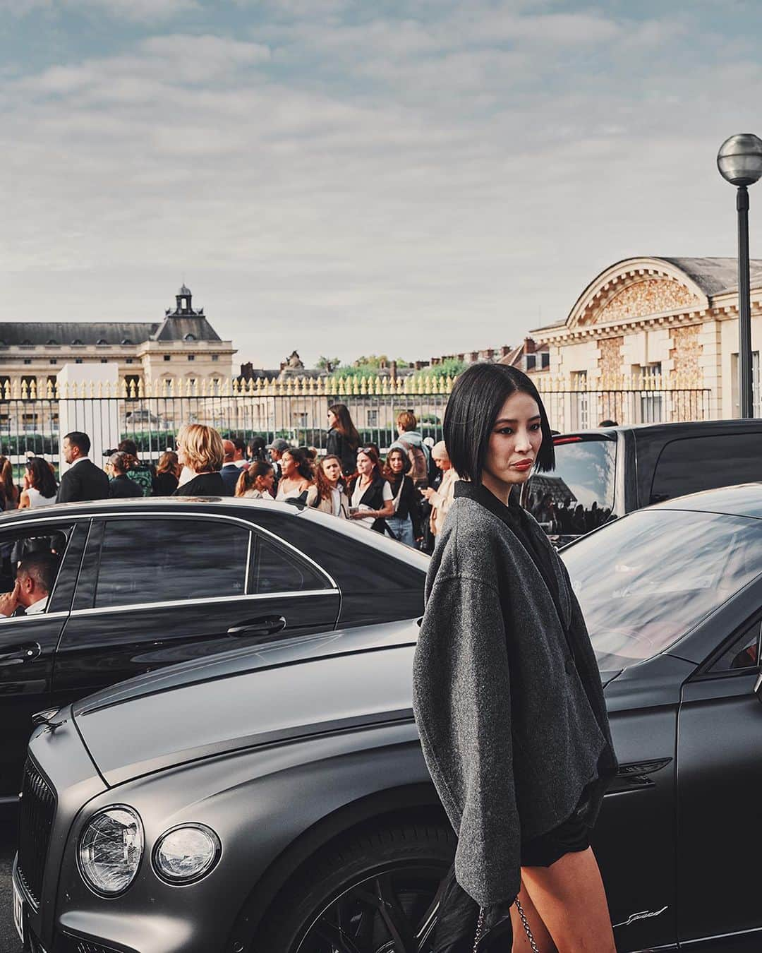 ベントレーさんのインスタグラム写真 - (ベントレーInstagram)「Take a photo, it'll last longer. #PFW #PFW23  _ #Bentley #FlyingSpur Speed (W12) WLTP drive cycle: fuel consumption, mpg (l/100km) – Combined 18.8 (15.0). Combined CO₂ Emissions – 340 g/km.」10月13日 1時30分 - bentleymotors