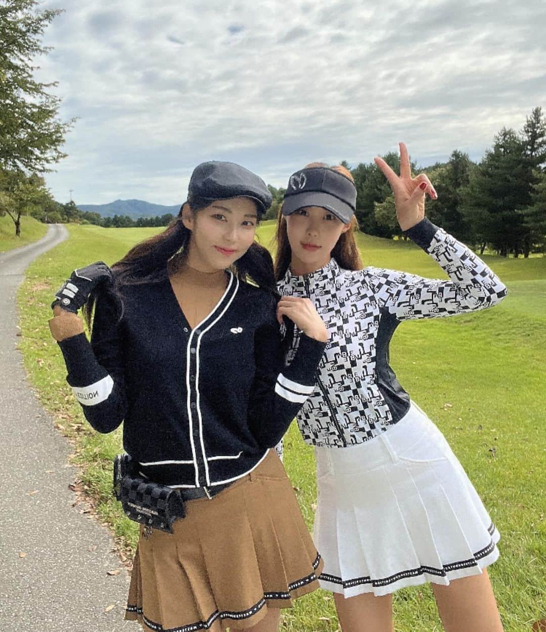 ジェギョンのインスタグラム：「요착장도 이쁘쥬👭🏻  #마스터바니에디션」