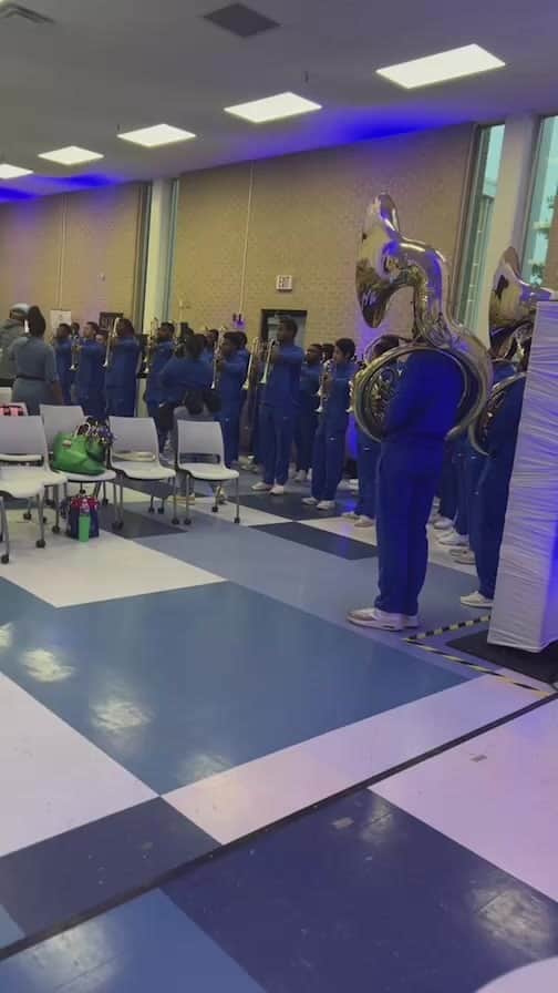 エリカ・キャンベルのインスタグラム：「Let’s go @su_humanjukebox  @getuperica has been crazy!!」