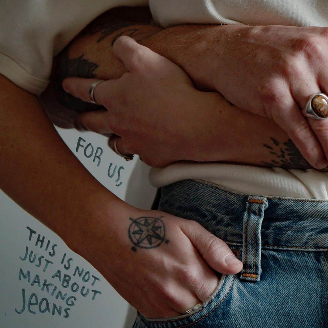 ヌーディージーンズさんのインスタグラム写真 - (ヌーディージーンズInstagram)「Here's the heart of it: every pair of jeans we create is meant to be your 'forever jeans.' The ones you'll cherish, mend, and pass down.   So, for us, this is not just about making jeans; it's also about building a community that gives a sh*t 🌍💙  #NudieJeans #CreateTomorrowsVintage」10月12日 22時54分 - nudiejeans