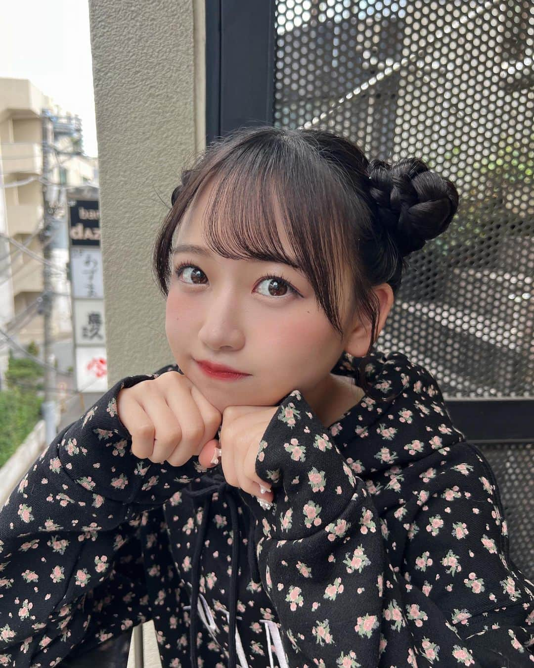 山戸優のインスタグラム：「かわいい松本かれんちゃん(@__matsumotokaren)の出来上がり🧸  忙しい中ありがとーう✨  10/28のツアーファイナル東京体育館も頑張ってね🎤  #松本かれん #FRUITZIPPER#フルーツジッパー#ふるっぱー #YMTworks」