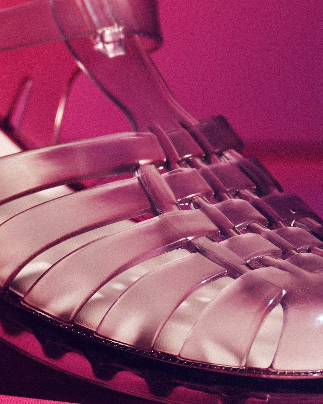 メリッサさんのインスタグラム写真 - (メリッサInstagram)「Apenas #MelissaPossession entregando com excelência muito conforto e versatilidade 💜 Disponível em melissa.com.br !」10月12日 23時00分 - melissaoficial