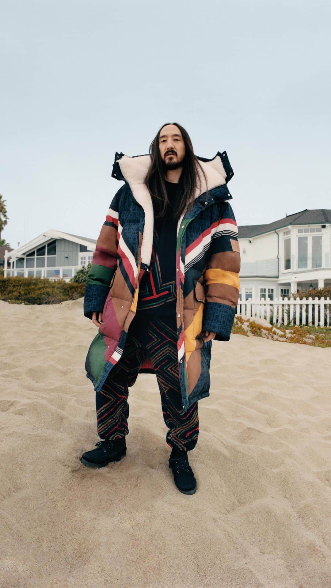 Tommy Hilfigerのインスタグラム：「A larger than life family weekend. #SteveAoki and #DevonAoki in plays on proportion from Tommy X Pendleton. #TommyHilfiger #TommyFamily #TommyXPendleton」