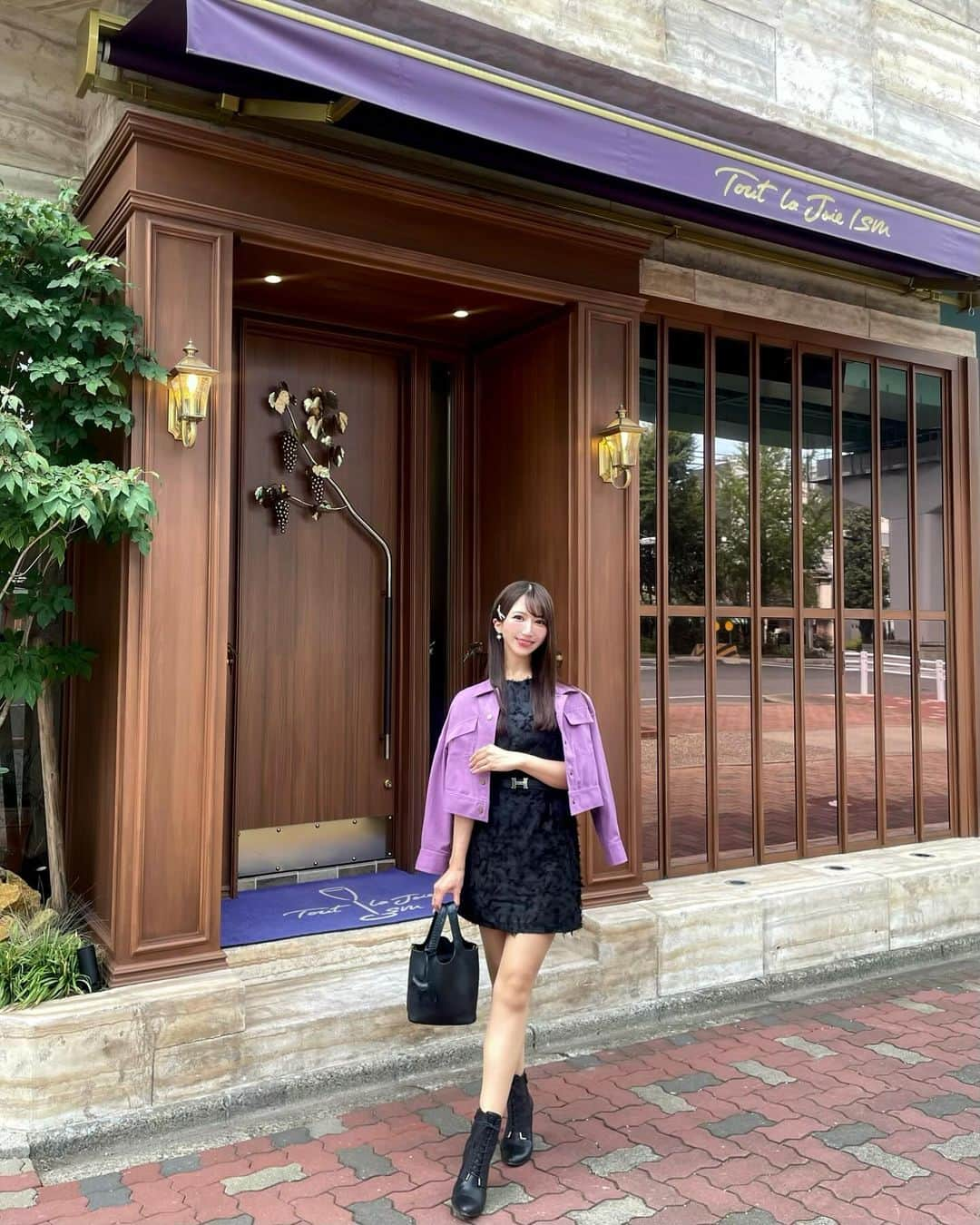 Manaのインスタグラム：「名古屋一の超予約困難店🍽️💜 #toutlajoieism ⁡ 今や、予約困難というよりも 予約不可能なお店！！ ⁡ トゥ・ラ・ジョア　イズムさん ⁡ ⁡ 一生行くことのできない雲の上のお店だと 覚悟して生きてきたので今回お誘いいただけた時は とっても嬉しくて思わず声が出ました😭🤭💕 ⁡ ⁡ 素敵な個室に案内していただき 出てくるお料理はどれも美しくて、一口で広がる 豊かで複雑な味わいに毎回感動しました✨✨ ⁡ シェフやマダムとも沢山お話ができて嬉しかったです♡ ⁡ ⁡ @aknakh さんいつも 素敵なお誘いをありがとうございます💖 お会いできて嬉しいだけでなく癒されます♩ ⁡ そして @salon019 さん 大変貴重な枠でのご招待ありがとうございます🥺 後日、気になっていた別のお店もご招待くださり 私のグルメの神様です🪽✨✨ ⁡ @mf1966428 さん 偶然、共通の友人がいた兵庫のグルメ家さん ⁡ @marurincho.official さん 名古屋の超有名グルメインスタまるさん ⁡ ⁡ 皆様、楽しい時間をありがとうございました😊💐 ⁡ ⁡  #toutlajoie #トゥラジョア #トゥラジョアイズム #名古屋 #予約不可能 #予約不可能店 #予約不可能なお店 #予約困難 #予約困難店 #超予約困難店 #ご縁に感謝」