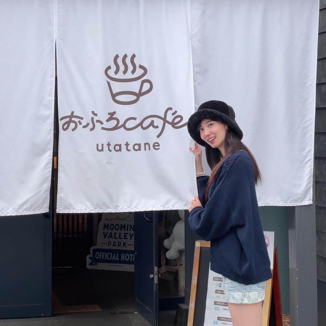 恵美さんのインスタグラム写真 - (恵美Instagram)「.  先日仲良しのりらちゃんと おふろcafé utatane に行ってきました♨️❣️ @ofurocafe.utatane  @kirarin_harry_official   埼玉県の大宮 鉄道博物館駅にあるスーパー銭湯andホテル✨  オシャレなカフェのような とってもキレイな館内で たくさんのお風呂とセルフロウリュ可能な サウナもあります🥰  ソファーやベッド、ハンモックなど 寝ころべる場所がいろんな場所にあり 漫画や雑誌も読み放題📖♪  美味しいご飯 ビーズアクセ作り 温泉 バレルサウナ 泡バズーカ体験 ウィスキング  など楽しいことが盛りだくさんすぎて 1泊2日があっという間でした🥹❤️  また絶対行きたい 本当にオススメな施設です♨️💕  #サウナ #サウナ女子 #旅行 #埼玉 #温泉」10月12日 23時15分 - emi_florence819