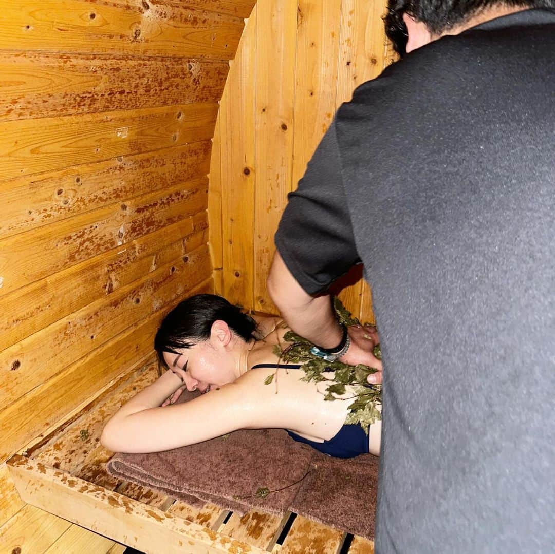 恵美さんのインスタグラム写真 - (恵美Instagram)「.  先日仲良しのりらちゃんと おふろcafé utatane に行ってきました♨️❣️ @ofurocafe.utatane  @kirarin_harry_official   埼玉県の大宮 鉄道博物館駅にあるスーパー銭湯andホテル✨  オシャレなカフェのような とってもキレイな館内で たくさんのお風呂とセルフロウリュ可能な サウナもあります🥰  ソファーやベッド、ハンモックなど 寝ころべる場所がいろんな場所にあり 漫画や雑誌も読み放題📖♪  美味しいご飯 ビーズアクセ作り 温泉 バレルサウナ 泡バズーカ体験 ウィスキング  など楽しいことが盛りだくさんすぎて 1泊2日があっという間でした🥹❤️  また絶対行きたい 本当にオススメな施設です♨️💕  #サウナ #サウナ女子 #旅行 #埼玉 #温泉」10月12日 23時15分 - emi_florence819
