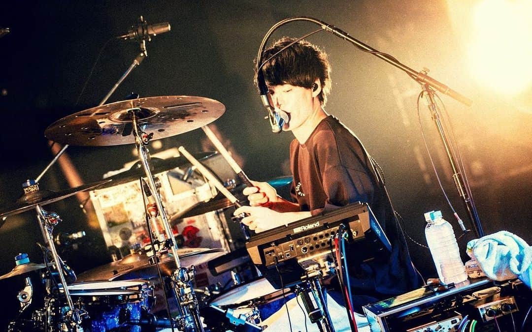 KOUHEIのインスタグラム：「2023.10.12  Zepp Nagoya  BLUE ENCOUNT 2MAN TOUR 2023 『ASSEMBLE A NEW AGE』  名古屋あざましたー！ 名古屋も落ち着くしブルエンも落ち着く😌 家😌  📸　@yamada_mphoto   #家とは」