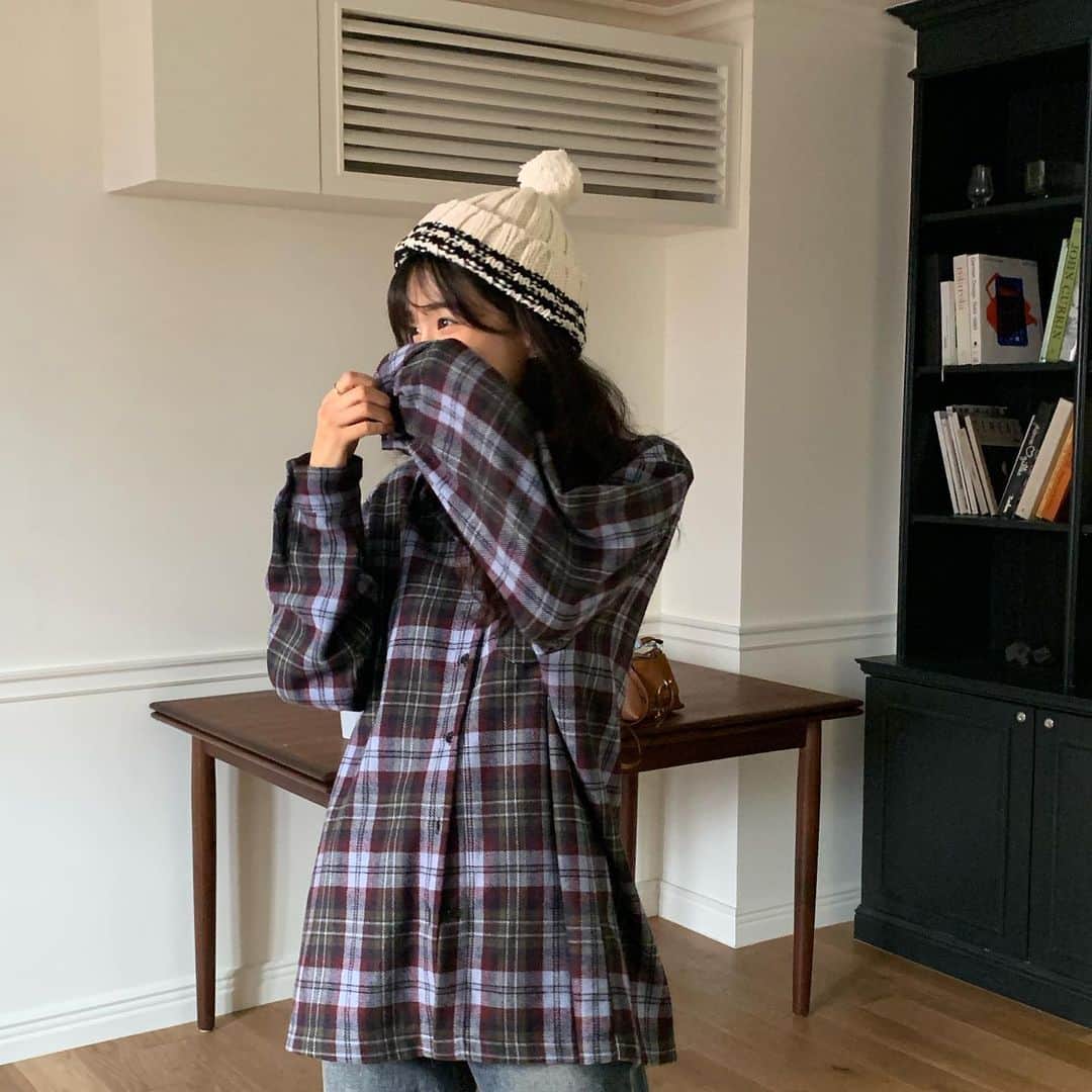 ヤン・ジウォンさんのインスタグラム写真 - (ヤン・ジウォンInstagram)「겨울체크🧶   흔하지 않은 체크에 기모라 넘 따뜻🤎」10月12日 23時20分 - wldnjs62