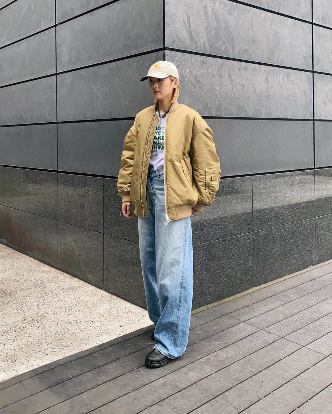 MOUSSY SNAPさんのインスタグラム写真 - (MOUSSY SNAPInstagram)「#MOUSSYSNAP @aoichuman 165cm  ・OVER MA1 JACKET(010GA730-6380) ・NECK PRINT LETTER LOGO SLEEVE TEE(010GAL90-5990) ・CROSS WAIST WIDE STRAIGHT(010GA211-5610)  #MOUSSY #MOUSSYJEANS」10月12日 23時20分 - moussysnap