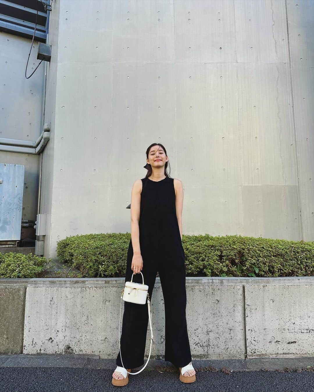 新木優子のインスタグラム：「少し暑かった日の #私服  closes : @throw_by_sly  shoes : @31philliplim  bag : @dior   #PR #ootd #fashion #ribbon」