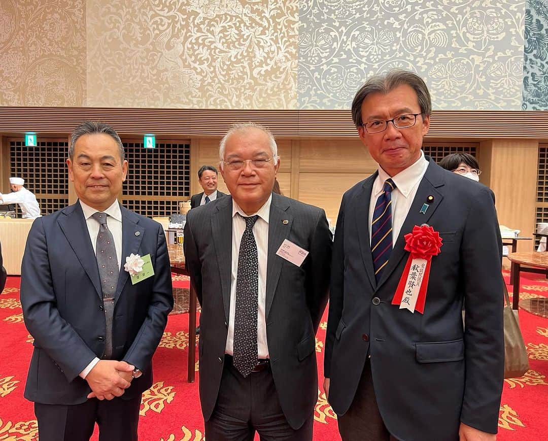 秋葉賢也のインスタグラム：「日本公認会計士協会の総会で、東北会の堤会長と赤石先生。」