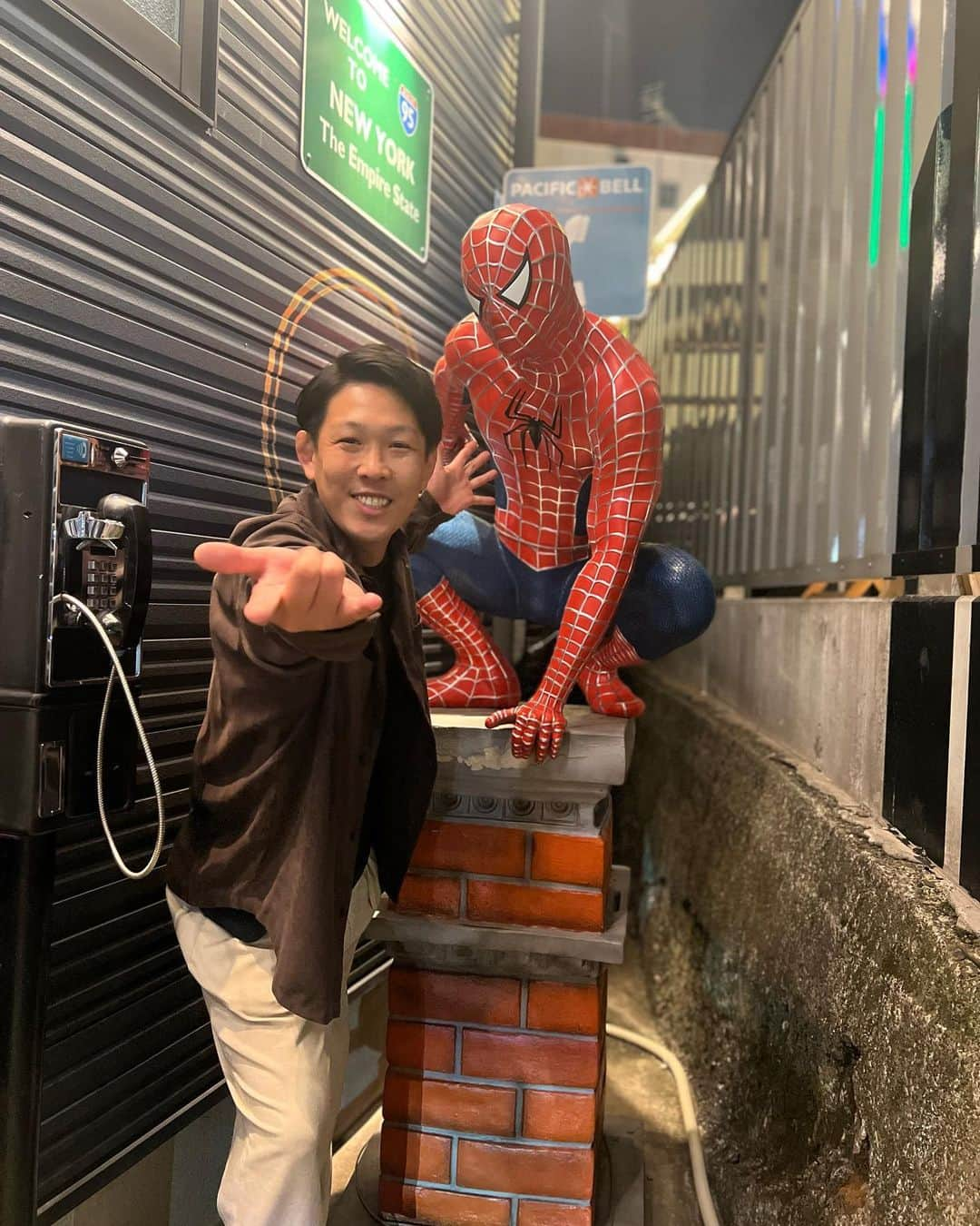 青山フォール勝ち ネルソンズさんのインスタグラム写真 - (青山フォール勝ち ネルソンズInstagram)「代々木にスパイダーマンいた。  都内にいる等身大マーベルキャラクターいたら教えてください。巡ります。 #spiderman  #marvel」10月12日 23時38分 - nelsons_aoyama