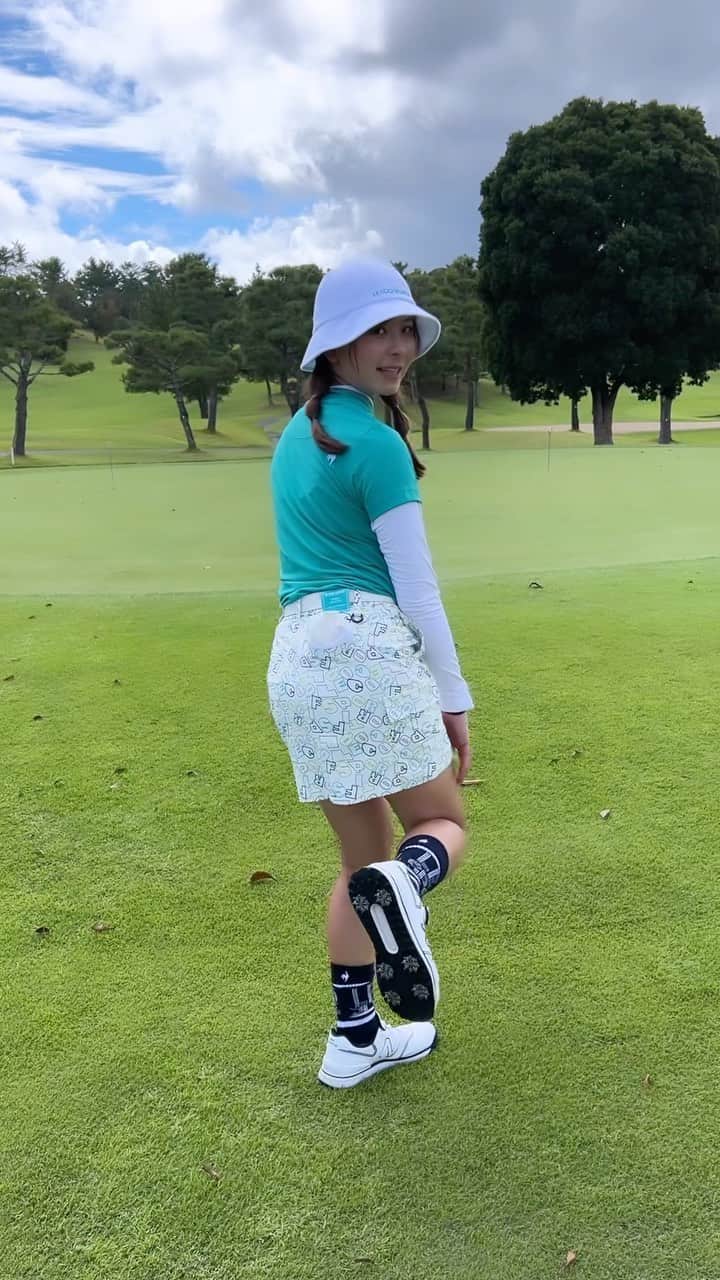 のインスタグラム：「今日のウェアは @lecoqgolf_jp さんです☺️ タオル生地のハットがポイント！！ 全体のテーマとしては芝色コーデ！！ 爽やかで夏の終わりにぴったり！ シューズは安定の @newbalancegolf_japan さん！ 履きやすくてどのコーデに合わせやすくて万能です！ ・ ・ #golf #GOLF #ゴルフ #ゴルフウェア #ゴルフウェアコーデ #lecoque #ルコック」