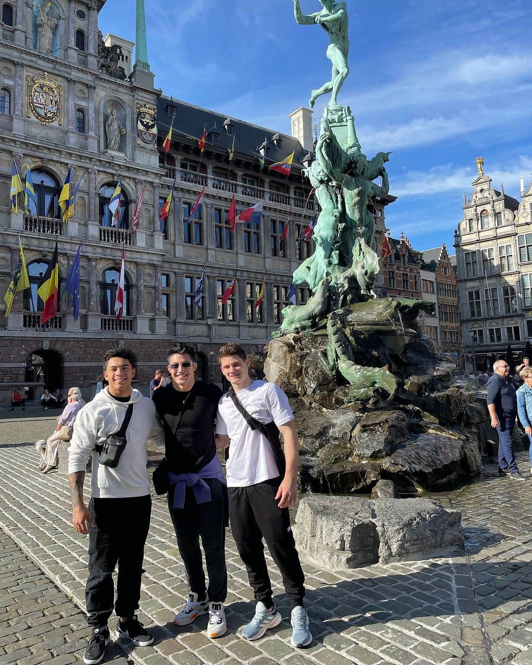 アルトゥール・オヤカワ・マリアノのインスタグラム：「#tbt Bélgica 🇧🇪」