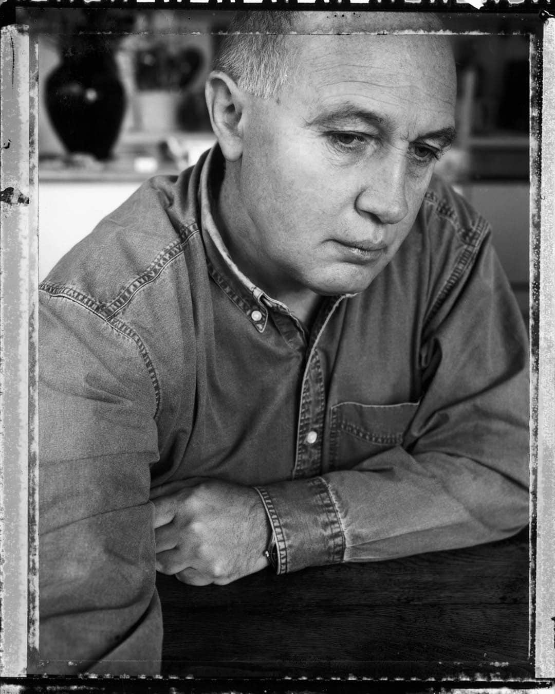 Magnum Photosのインスタグラム：「Raymond @rdepardon has been awarded the 2023 Lifetime Achievement Award by the @luciefoundation, a non-profit organization that aims to champion and promote photography worldwide 👏⁠ ⁠ Depardon's celebrated career in photography has taken him across the world, capturing conflict, people and historic moments in a decades-long endeavor to document the world. ⁠ ⁠ Each year, the Lucie Advisory Board nominates honorees for their contributions to photography in nine different categories. The 20th Annual Lucie Awards ceremony will take place at Carnegie Hall in New York on October 30.⁠ ⁠ 🔗 For more information, tap the link in the @magnumphotos bio. ⁠ ⁠ PHOTOS (left to right):⁠ ⁠ (1) Self-portrait. 1994.⁠ ⁠ (2) Los Angeles,. California. USA. 1992.⁠ ⁠ (3) A Christian falangist. Civil war. Beirut. Lebanon. 1978.⁠ ⁠ (4) Borkou. 1978.⁠ ⁠ (5) Madeleine Lacombe. Aubas. Dordogne Department. Aquitaine Region. France. 1987.⁠ ⁠ (6) Neuvy-sur-Loire. Nièvre Department. Bourgogne Region. France. 2009.⁠ ⁠ (7) The Fall of the Berlin Wall. A young man sits on the wall between East and West Berlin. Between the Brandenburg Gate and Potsdamer Platz. West Berlin. Germany. 1989.⁠ ⁠ (8) Opening ceremony. Moscow Olympic Games. USSR. 1980.⁠ ⁠ (9) Psychiatric hospital. Collegno near Turin. Piedmont region. Italy. 1980.⁠ ⁠ (10) Glasgow. Scotland. 1980.⁠ ⁠ © Raymond @rdepardon / Magnum Photos」
