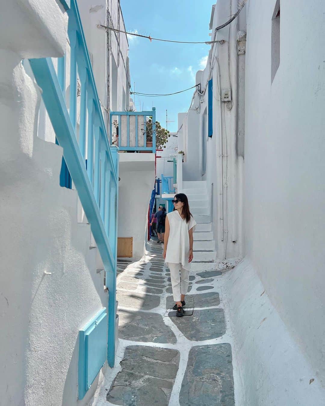 Remiさんのインスタグラム写真 - (RemiInstagram)「which spot is your favorite?🇬🇷 どこを切り取っても絵になるミコノス島💐 それぞれが撮影スポットとしてではなく、島の生活の一部⛲️ そしてこの澄み切った青空もこの美しい島が映える理由💙  ------------ 📍#Mikonos #Greece #🇬🇷  ⚓️ @norwegiancruiseline  👨‍👩‍👧‍👦 @hh.channel2023  🗓 2023.10.3-13  #ミコノス島 #ギリシャ旅行 #ギリシャクルーズ #クルーズ旅  #ノルウェージャン #ヨーロッパクルーズ #地中海クルーズ #エーゲ海クルーズ #子連れクルーズ #子連れ旅行 #mikonos #mikonosisland #norwegian #norwegiancruiseline #norwegianbreakaway #cruise #cruiselife #familycruise #remi_world2023」10月13日 0時08分 - remi_912