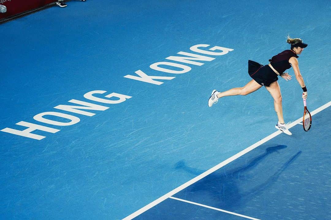 アナスタシア・パブリュチェンコワのインスタグラム：「Nice to be back @hk_tennisopen 😊 into QF. Great fight 🔥 @biahaddadmaia」