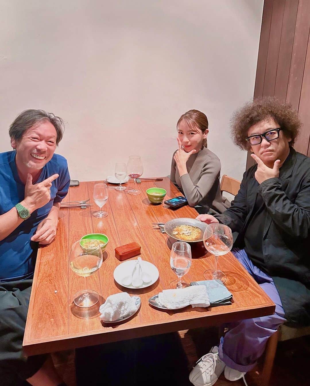 秋山具義さんのインスタグラム写真 - (秋山具義Instagram)「西麻布『洋食ビストロ TŌYAMA』初訪問。 京都の名店『洋食おがた』でシェフを務めた遠山忠芳シェフのワインに合う料理、最高でした！ 盛夫さんとエミちゃんと楽しかった！ ⁡ 遠山のメンチカツ、国産牛タンのタンシチュー、オニオングラタンスープ、ブルーチーズたっぷりのオムレツ、天草大王のたたき、天草大王のトリュフラーメン、めっちゃ美味しかった〜！  #洋食ビストロtoyama  #具義洋食2023 #具義ビストロ2023 #具義西麻布2023 #具義初訪問2023」10月13日 0時10分 - gugitter