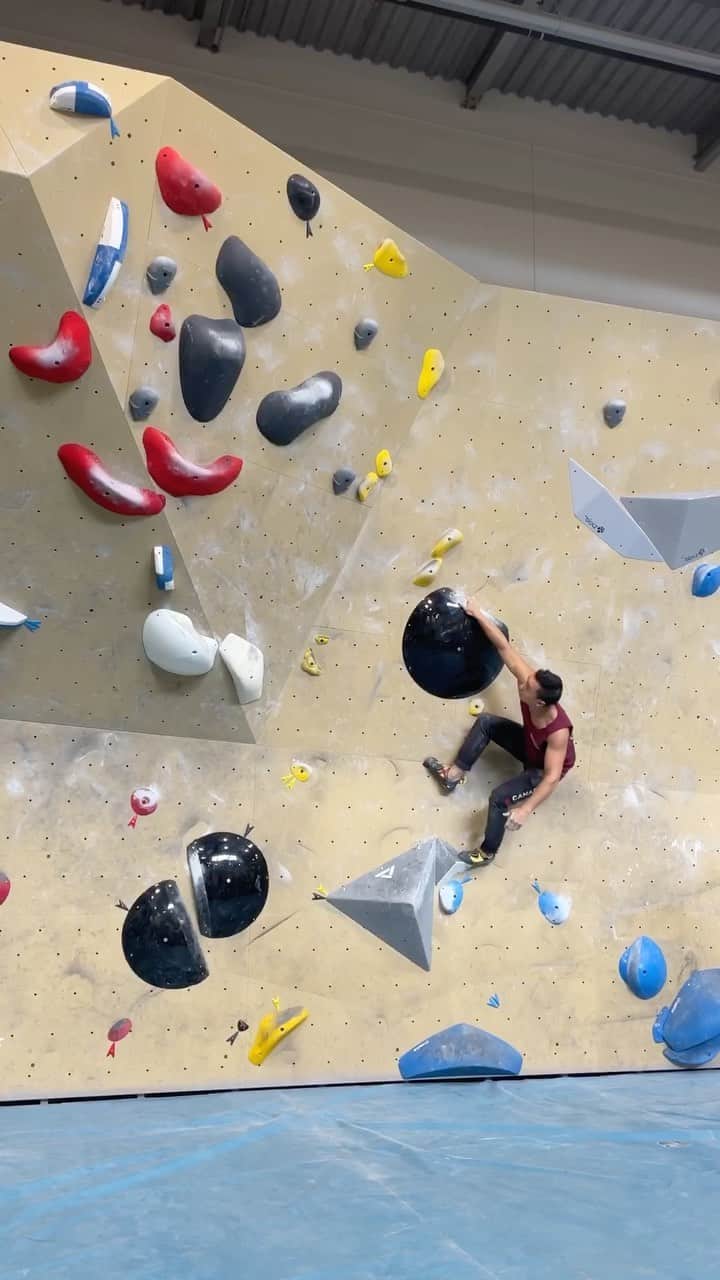 シーン・マコールのインスタグラム：「Jumping, falling, learning, and sending. What more is climbing? ⠀⠀⠀⠀⠀⠀⠀⠀⠀ ⠀⠀⠀⠀⠀⠀⠀⠀⠀ ⠀⠀⠀⠀⠀⠀⠀⠀⠀ ⠀⠀⠀⠀⠀⠀⠀⠀⠀ ⠀⠀⠀⠀⠀⠀⠀⠀⠀ ⠀⠀⠀⠀⠀⠀⠀⠀⠀ @scarpana | @flashedclimbing | @boilerroomclimbing | @mec | @team_edelrid」