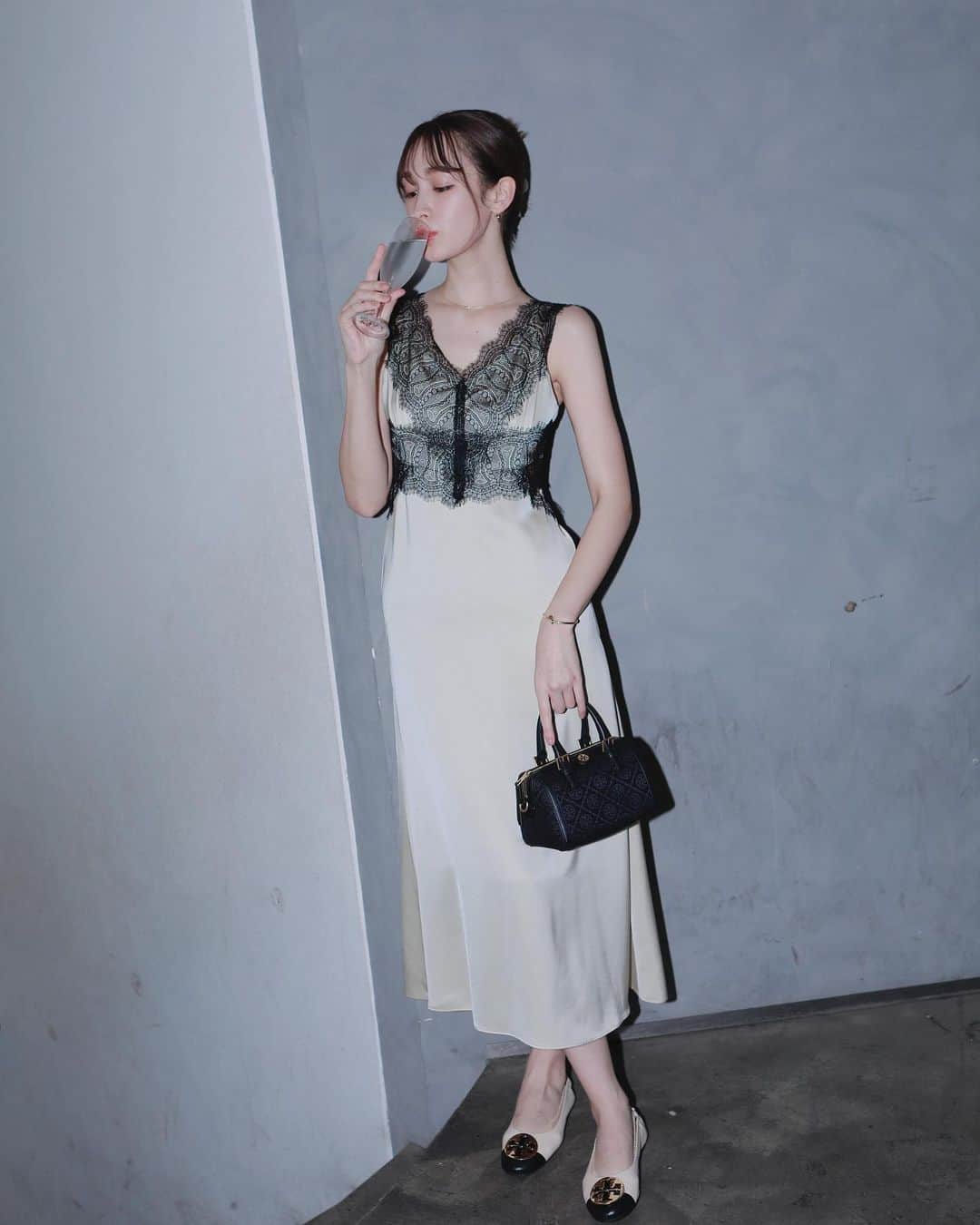 藤井サチさんのインスタグラム写真 - (藤井サチInstagram)「トリー バーチのアイコンバッグに ダークなエッジを加えた新作 「T モノグラム ブラック」がローンチされたよ♥ ⁡  #Toryburch　#Tmonogram　#トリーバーチ　#Tモノグラム　#PR」10月13日 0時13分 - sachi_fujii_official