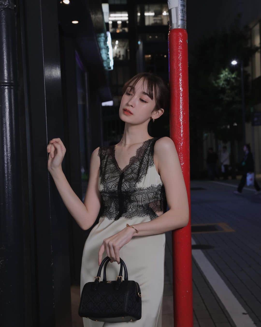 藤井サチさんのインスタグラム写真 - (藤井サチInstagram)「トリー バーチのアイコンバッグに ダークなエッジを加えた新作 「T モノグラム ブラック」がローンチされたよ♥ ⁡  #Toryburch　#Tmonogram　#トリーバーチ　#Tモノグラム　#PR」10月13日 0時13分 - sachi_fujii_official
