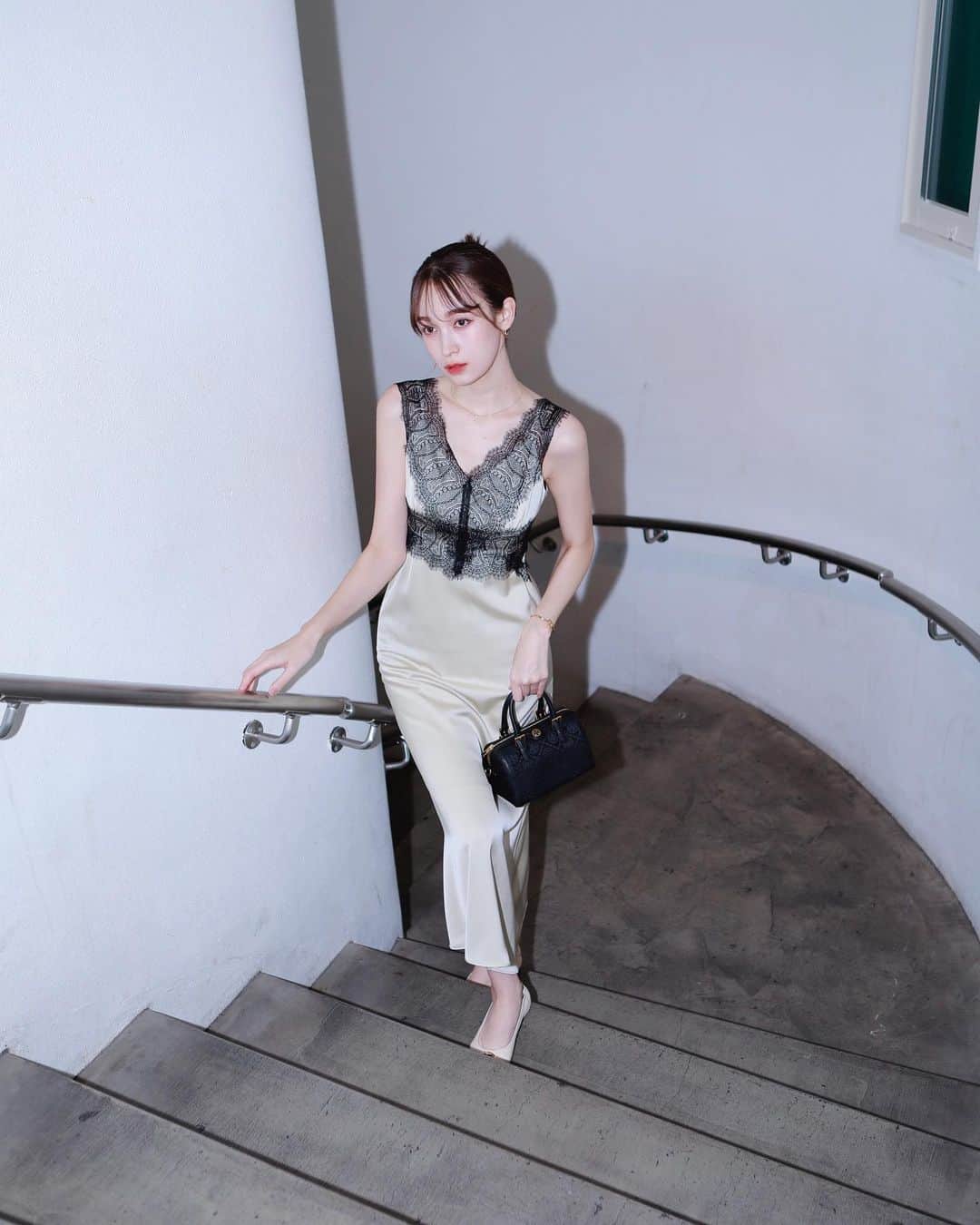 藤井サチさんのインスタグラム写真 - (藤井サチInstagram)「トリー バーチのアイコンバッグに ダークなエッジを加えた新作 「T モノグラム ブラック」がローンチされたよ♥ ⁡  #Toryburch　#Tmonogram　#トリーバーチ　#Tモノグラム　#PR」10月13日 0時13分 - sachi_fujii_official