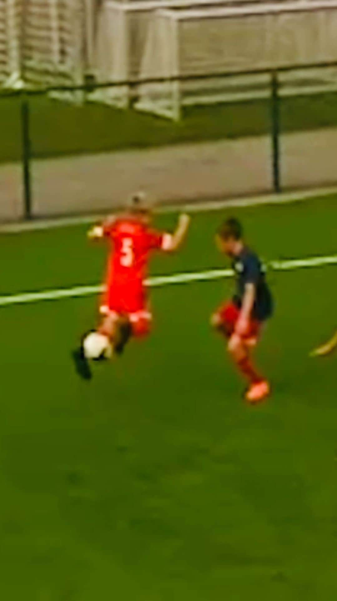 TOUZANI TVのインスタグラム：「Pffff oelala🔥 ballers at @kvkjeugdacademie 🤤」