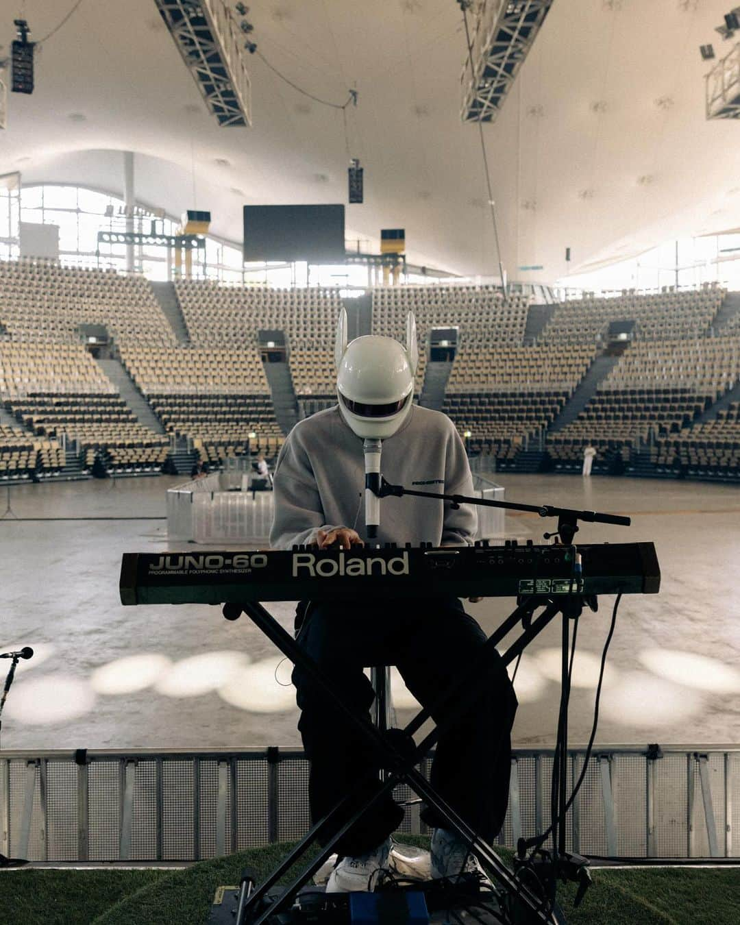 CROさんのインスタグラム写真 - (CROInstagram)「YOU were unbelievable, München! Danke für diesen grandiosen Tourabschluss! 💙🤍   #schonwiedersolangeher  📸 @maxhartmannphoto」10月13日 0時31分 - cro