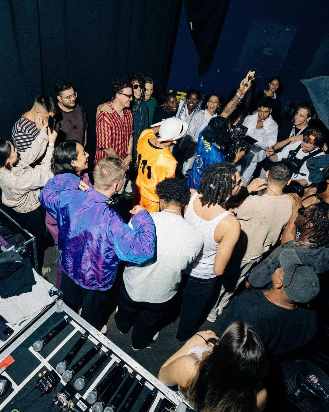 CROさんのインスタグラム写真 - (CROInstagram)「YOU were unbelievable, München! Danke für diesen grandiosen Tourabschluss! 💙🤍   #schonwiedersolangeher  📸 @maxhartmannphoto」10月13日 0時31分 - cro