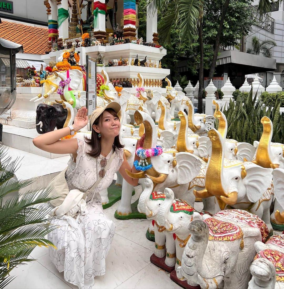 安藤まいのインスタグラム：「タイ🇹🇭行ってきました(時差投稿) ここは、バンコクの1番有名なパワースポットに行く途中...どこだったんだろ...  フィードにも記録投稿連投予定😂(またか) #タイ🇹🇭#タイ旅行#バンコク旅行  #記録用」