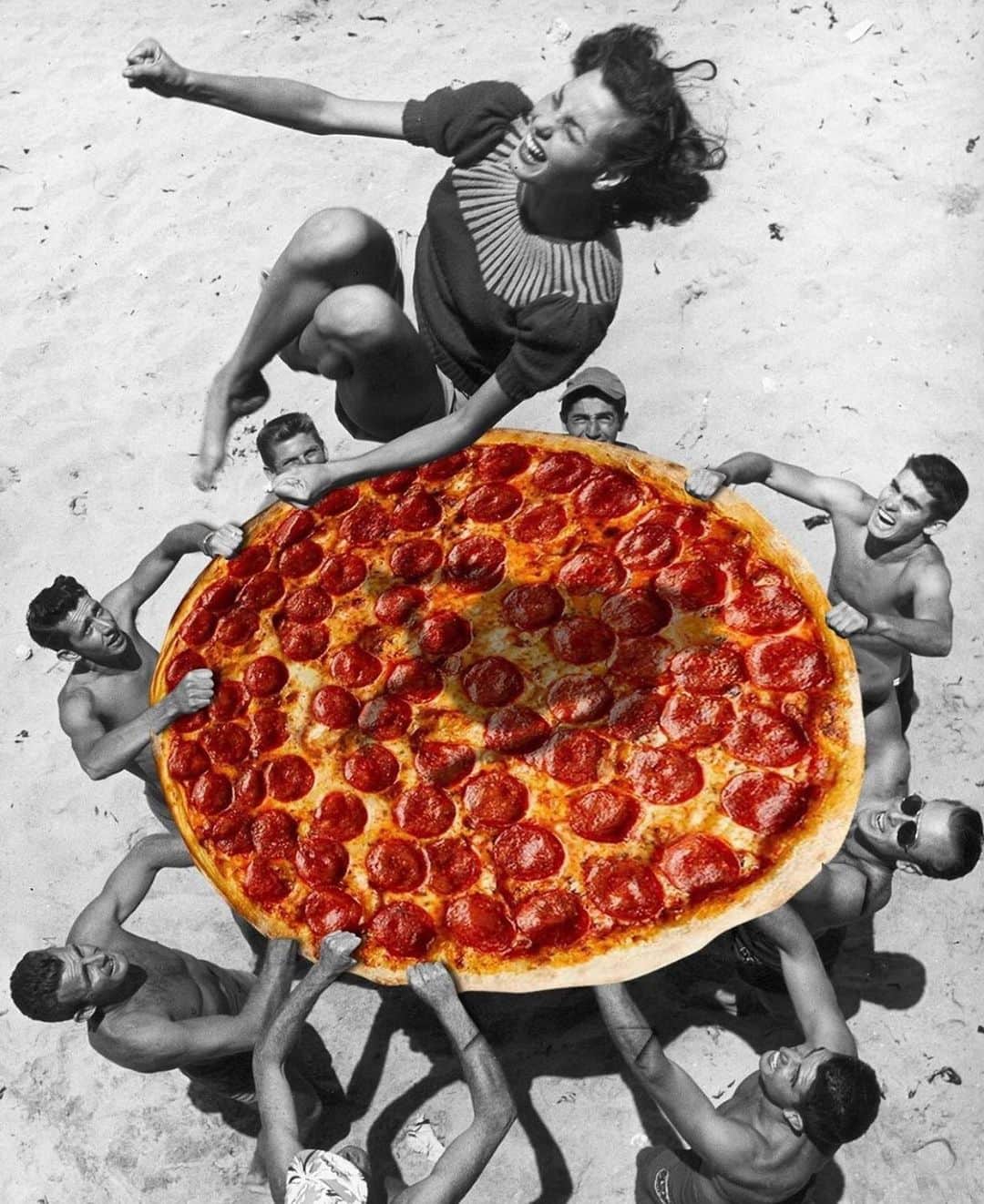 高岡周策のインスタグラム：「Recent pizza work. #collageart」