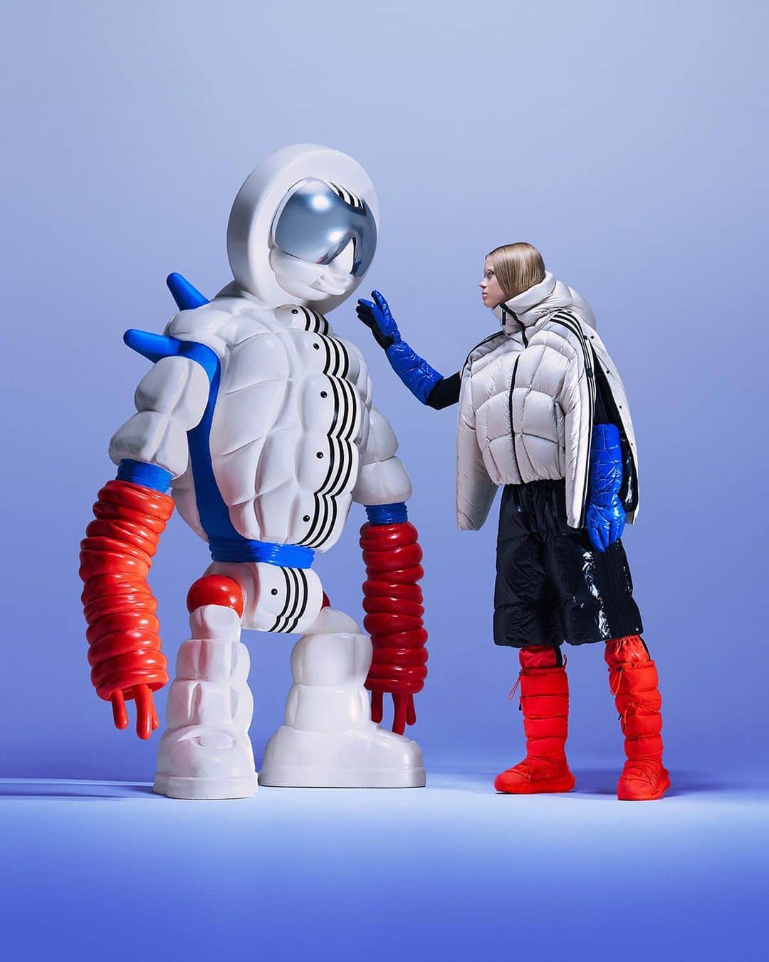 モンクレールのインスタグラム：「Red, white, and new.  @garycard’s playfully-puffed explorer sculpture finds a human connection, dressed in the Fusine jacket from the new Moncler x @adidasoriginals collection.  See the full collection at moncler.com.   #MONCLERADIDASORIGINALS  #MONCLERGENIUS」