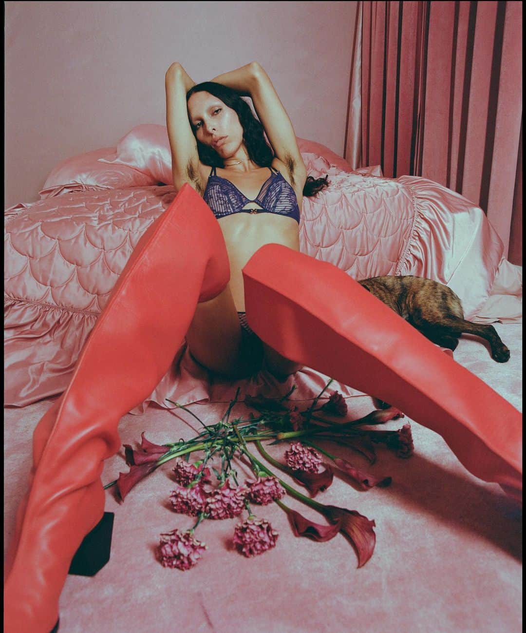 のインスタグラム：「Inclusivity is the new SEX•Y 🌹 Raya Martigny @rayamartigny incarne la sensualité, la douceur, la puissance, l’audace et l’esprit libre qui caractérisent @paulemagazine et @chantelle_______x Elle est plurielle, tout simplement.  Photos @emmapicq  Art direction & Styling @magaliforey  MU @victoriareutermua  Hair Anna Shaida  Photography assistant Jean Patrick Simonetti  Prod @solyd.production   #editorial @chantelle_paris @chantelle_______x à retrouver dans notre numéro « BOLD » actuellement en kiosque  #chantelle #chantellex」