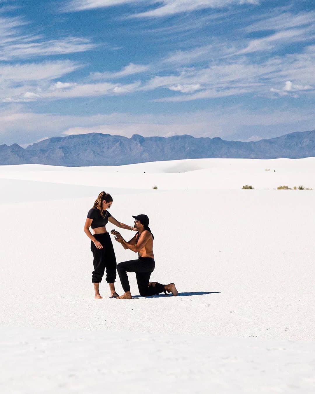 ヴァレンティン・トーマスのインスタグラム：「One more photo from White Sands 👀 Nothing felt so right in my entire life 🩵 From day 1. Love you @danielf86」